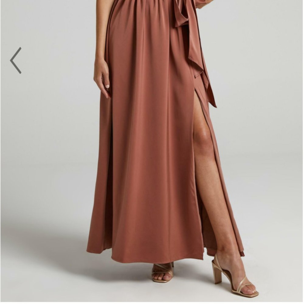 Showpo: REVOLVE AROUND ME DRESS in DUSTY ROSE size 8 (AU)/ 4 (US) - Picture 2 of 3